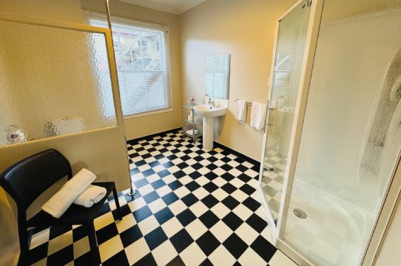 1-Bedroom Apartment bathroom
