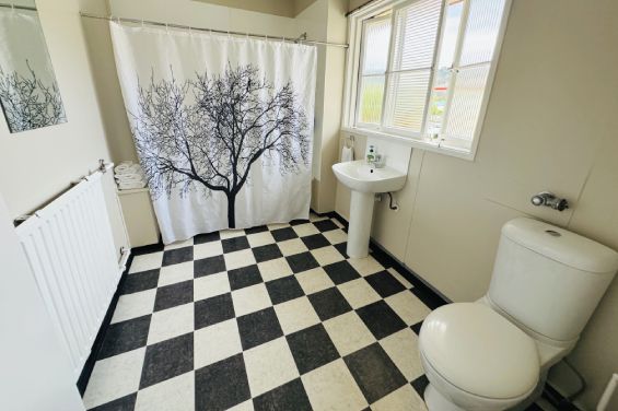Family Apartment bathroom
